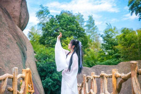 福利放送｜愛在巨石山，跨年迎接新春，穿漢服免費入園