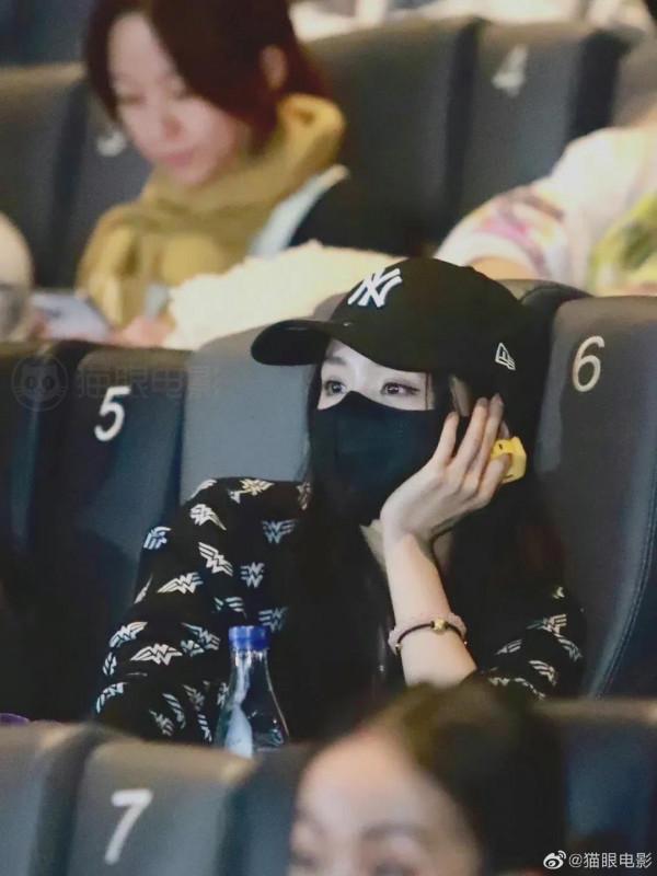 楊冪：口罩也遮不住的美貌