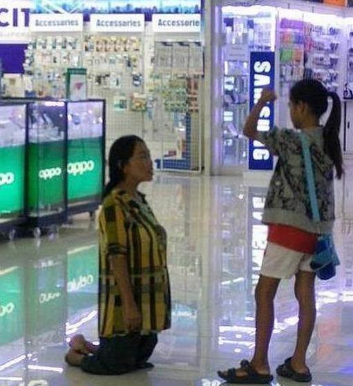 寶媽總給娃買快過期的牛奶引發同事吐槽:窮養之下,孩子會自卑 寶媽總給娃買快過期的牛奶引發同事吐槽:窮養之下,孩子會自卑