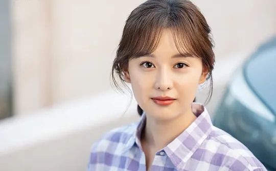 “天然女神”金智媛：顏值絲毫不輸宋慧喬，如今廣告接到“手軟”