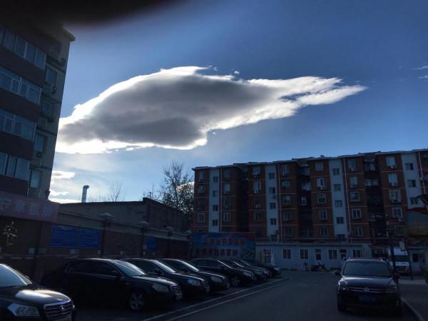 出門望天兒，這啥？