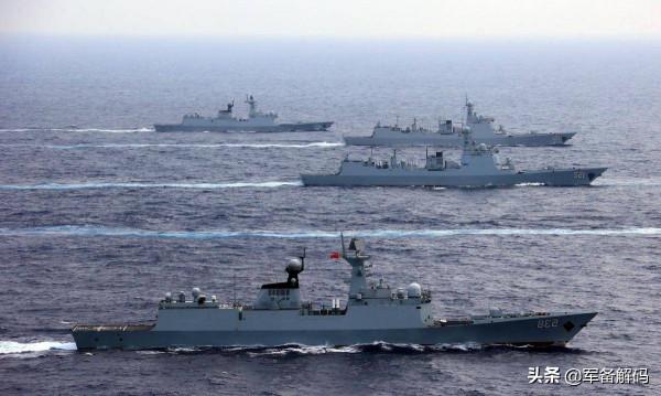貼身緊逼：美軍航母一進南海就遇中國軍艦，更驚懼的是轟-6機群