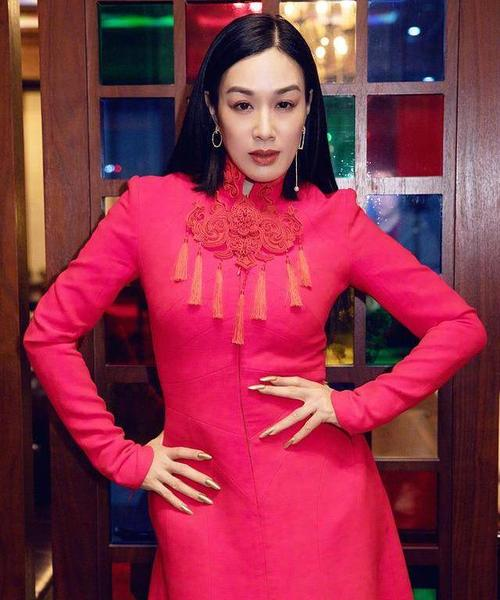 鍾麗緹情人節穿紅色開叉裙,普通人穿也會是一樣的效果嗎? 鍾麗緹情人節穿紅色開叉裙,普通人穿也會是一樣的效果嗎?