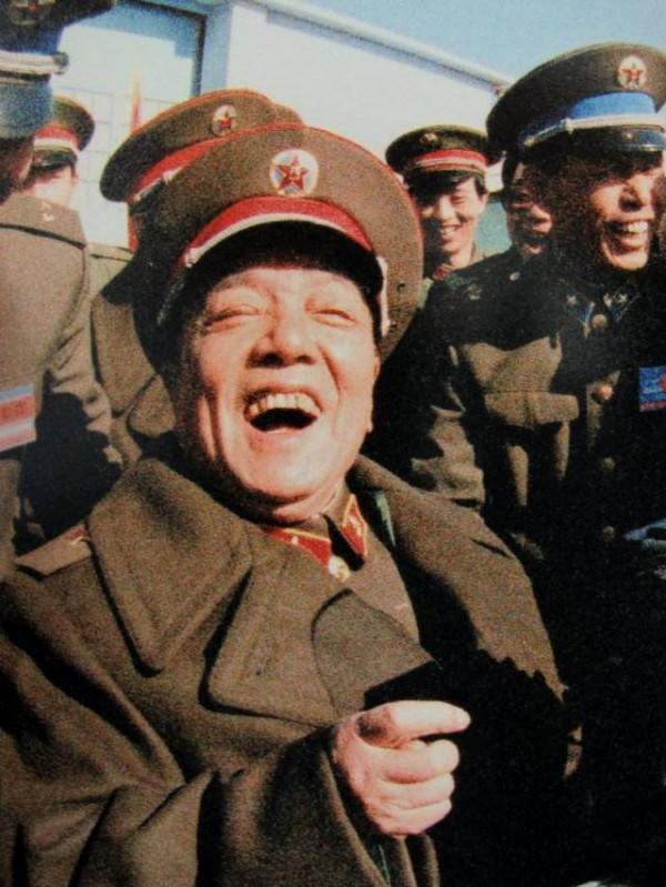 1982年，鄧小平擔任軍委主席，另外四個副主席，他們分別都是誰？