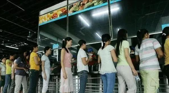 為何工廠女生那麼多，還有不少男工打光棍？廠妹說出幾個關鍵原因