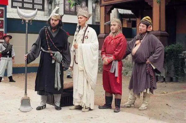 6位退圈明星的境遇:江華賣保險,朱千雪當律師,許君豪做牙醫 6位退圈明星的境遇:江華賣保險,朱千雪當律師,許君豪做牙醫