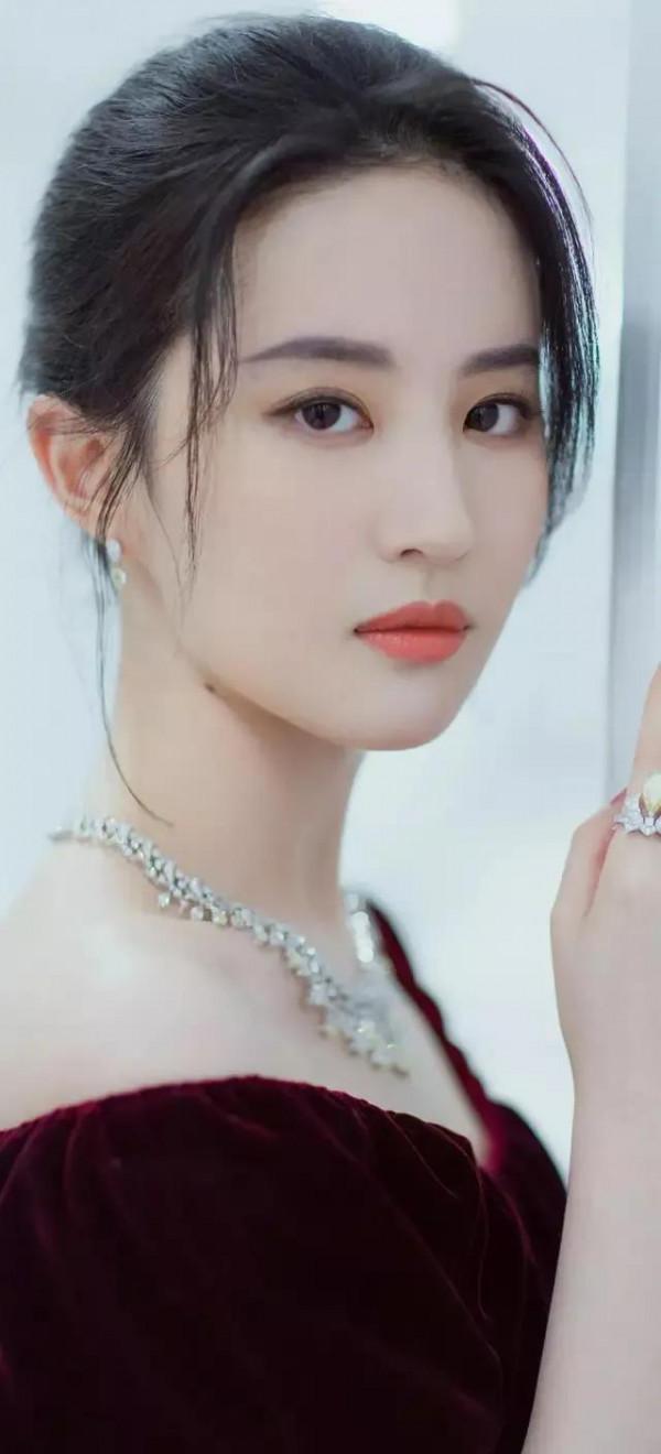 劉亦菲的美照，賞心悅目