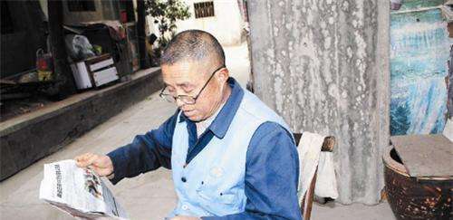 退伍老兵扛16年煤氣罐，把養女培養成女博士，親生父母得知要認親