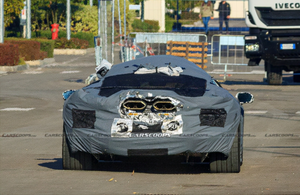 蘭博基尼Aventador最新諜照,或為混動系統,排氣頗有爭議 蘭博基尼Aventador最新諜照,或為混動系統,排氣頗有爭議