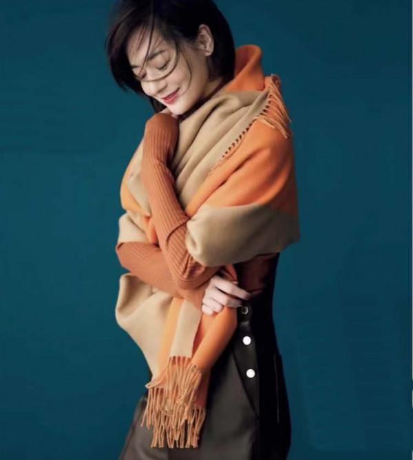 憑著“高雅穿搭”，50+的她美成一幅畫！3個精髓，帶你輕鬆取經