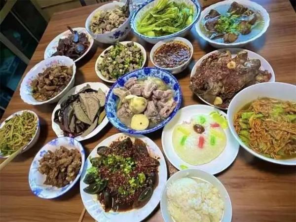 玉溪年味 &vert; 曬曬我家的年夜飯