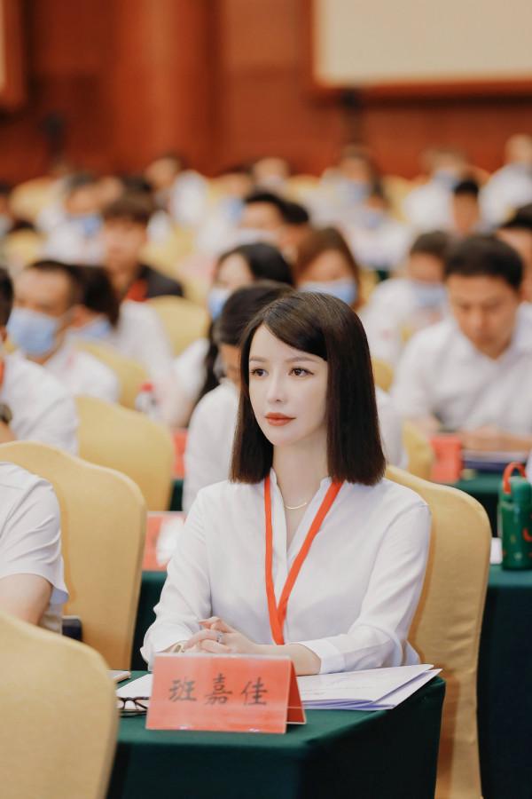 布依族女演員班嘉佳當選貴州省電影家協會副主席