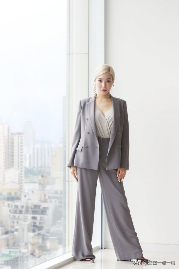 少女時代成員Tiffany黃美英 灰色西裝大女人範兒 少女時代成員Tiffany黃美英 灰色西裝大女人範兒