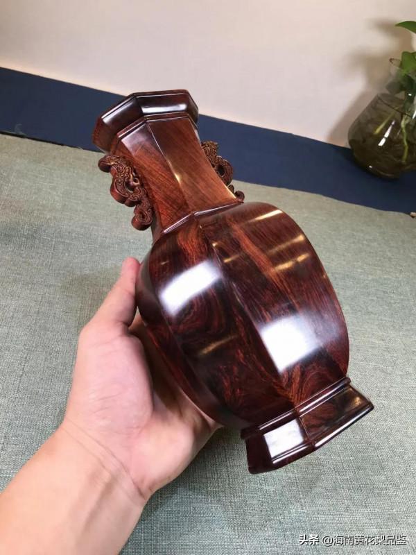 越南黃花梨,老油梨「八稜瓶」擺件,高24cm直徑13.5cm重1268克 越南黃花梨,老油梨「八稜瓶」擺件,高24cm直徑13.5cm重1268克