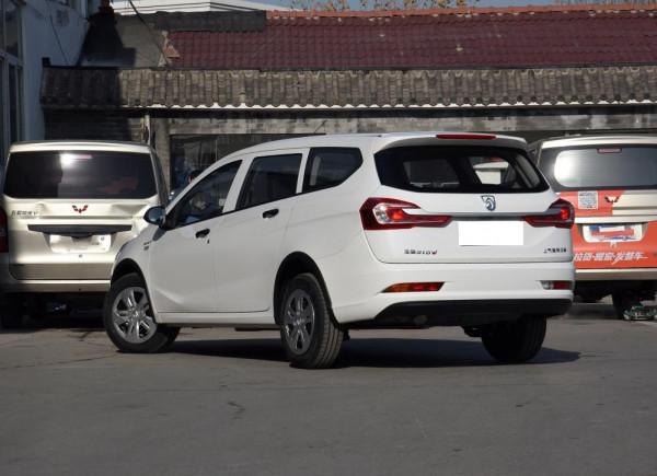 工薪族買車，價格越低越好，這三款不但省油，保養還便宜