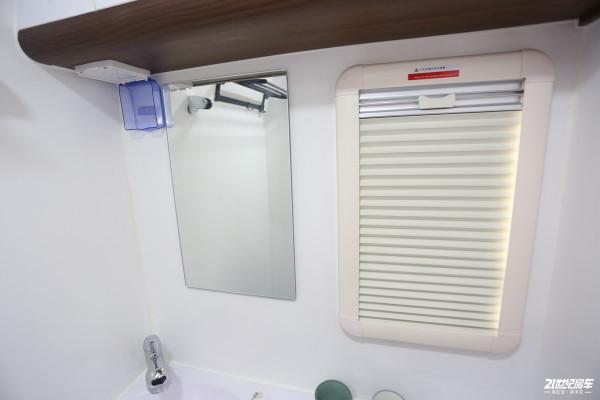 48V能源供給/大空間/水電的房車 法美瑞海角7號後廚房版頗具實力 48V能源供給/大空間/水電的房車 法美瑞海角7號後廚房版頗具實力