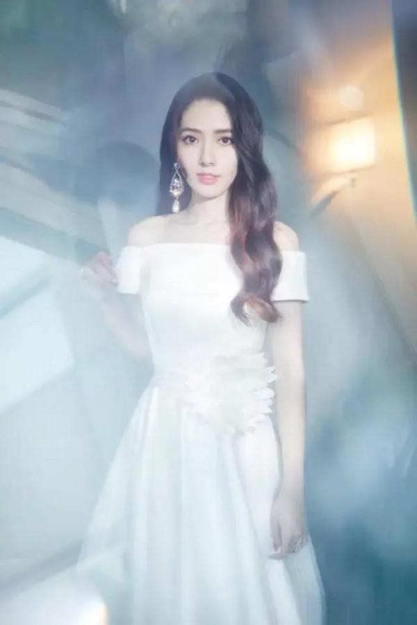 郭碧婷，貌美如花楚楚動人