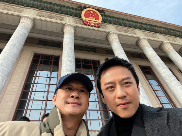 鄧超曬文代會合照：杜江眼大驚人，靳東笑出牙齦，吳京鼻孔吸睛