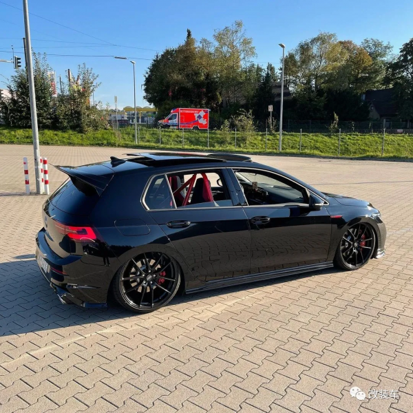 用一身競技改件來玩姿態的8代高爾夫GTI，這操作你們看得懂嗎？