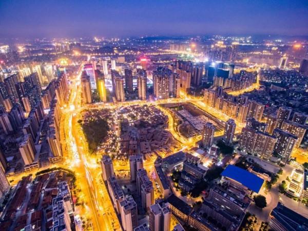 GDP突破2000億元的縣級市，一共有6個，都位於華東地區