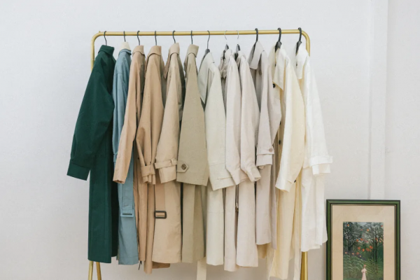 現在的品牌怎麼回事,這衣服也能賣2千? 現在的品牌怎麼回事,這衣服也能賣2千?