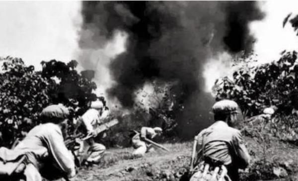 內蒙古斷臂流浪漢常年餵馬，村裡迎來幾輛汽車，首長：終於找到你