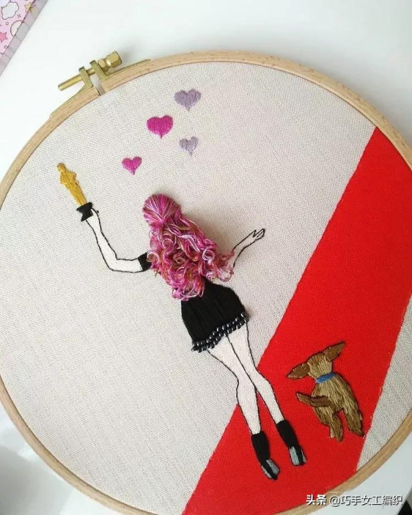 像真發一樣可以編的髮型都能繡出來，如此立體的繡法怎麼能錯過