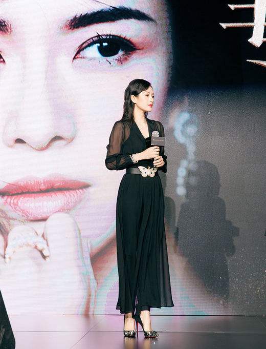 章子怡在張梓琳面前，氣場弱爆了，會因為矮而很自卑吧？