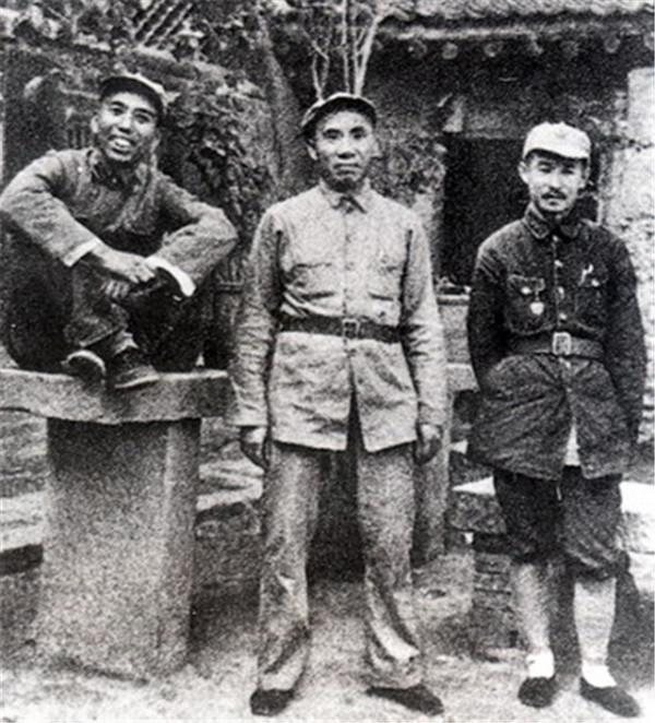 賀老總說我是師長你是軍長你來指揮,軍長推脫,結果由旅長指揮 賀老總說我是師長你是軍長你來指揮,軍長推脫,結果由旅長指揮