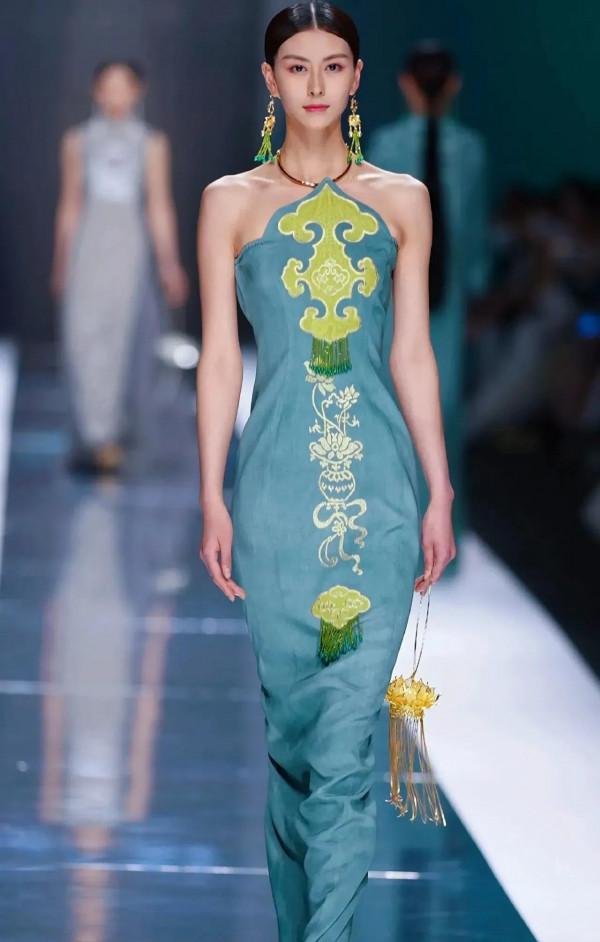 國際超模大賽冠軍鄧婧宣，端莊 大氣 還柔和，這才是中國式美麗