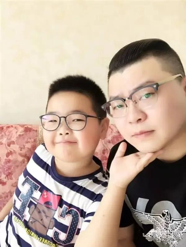 《鄉村愛情》中謝騰飛曬自己13歲生日照 網友戲稱同比例長大