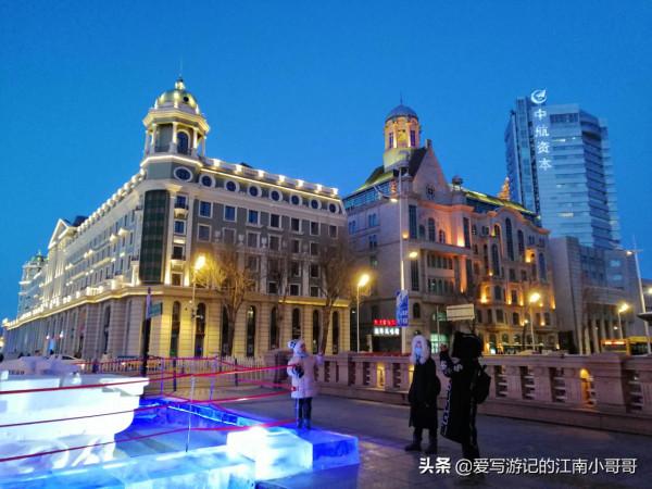 到達中央大街時氣溫很低，於是吃一根老牌的馬迭爾冰棒溫暖自己