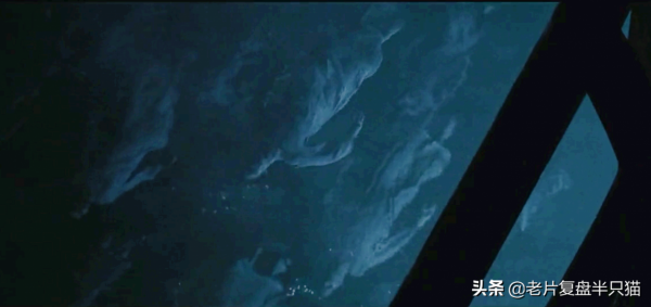 用&OpenCurlyDoubleQuote;人物傳記&rdquo;的方式開啟《加勒比海盜》，電影終於看明白了