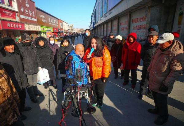 筷子哥:生下來就是一個大肉球,沒有四肢,我也能養活我的妻兒 筷子哥:生下來就是一個大肉球,沒有四肢,我也能養活我的妻兒