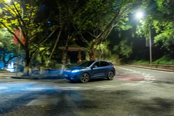 小姐姐和福特銳際暢遊魔幻重慶，是什麼讓她徹底種草？