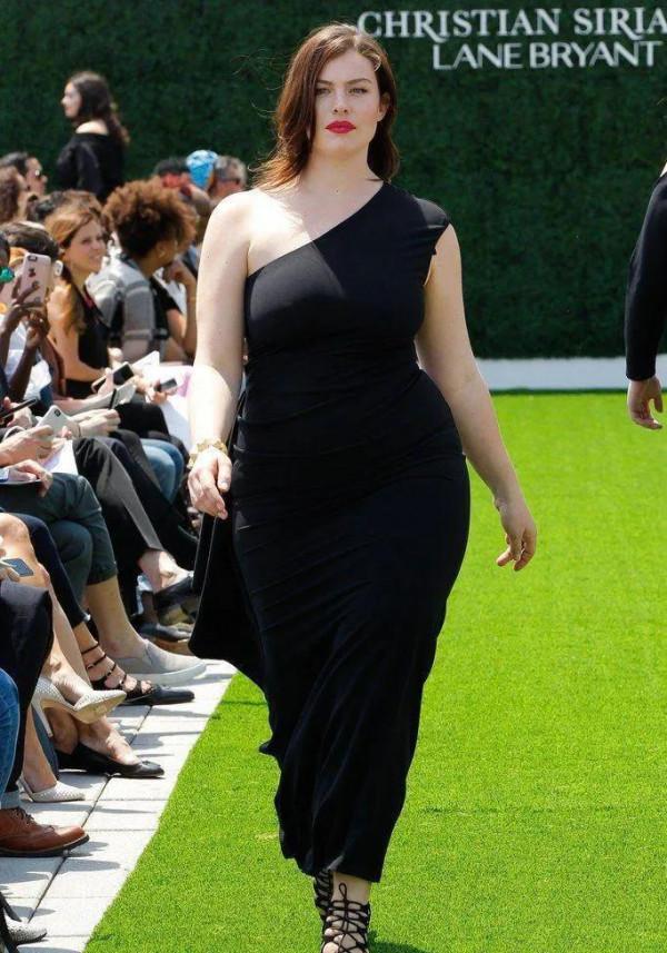 紐西蘭女神，五官精緻宛如精靈，被稱為&OpenCurlyDoubleQuote;最美超模&rdquo;