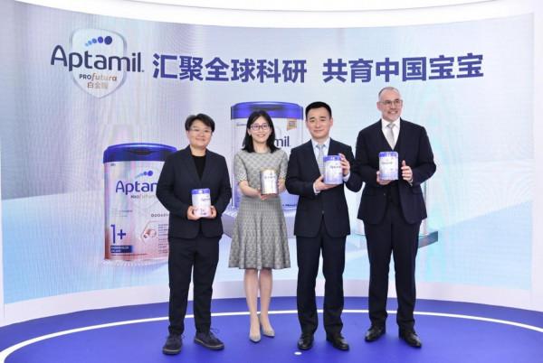 RIMOWA月球登機箱表面隕石坑密佈,樂高星球大戰豪華收藏系列將開售 | 一週享樂指南 RIMOWA月球登機箱表面隕石坑密佈,樂高星球大戰豪華收藏系列將開售 | 一週享樂指南