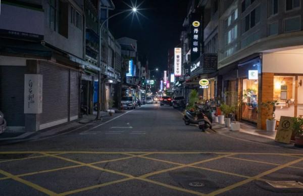 快2022年了，你怎麼還在用黑白屏手機？