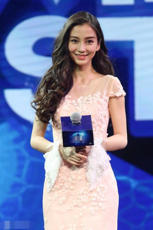 女明星就算當媽了也不會變老,baby的“麥田照”,看著就很清純 女明星就算當媽了也不會變老,baby的“麥田照”,看著就很清純