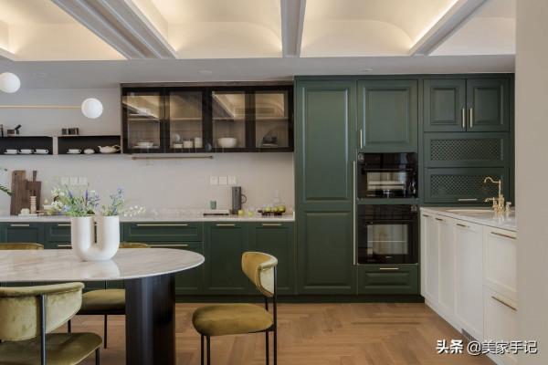 這位女主很有眼光，買下被人嫌棄的頂樓，結果裝修後被超多人羨慕