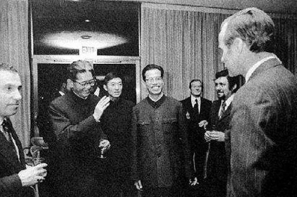 喬冠華有多強？聯合國大會仰天大笑，毛主席：一文能頂兩個坦克師