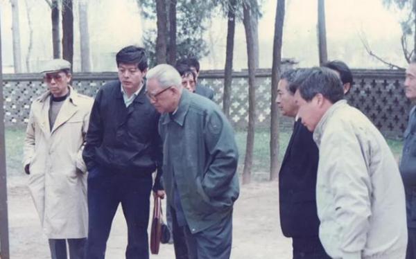 90歲的朱鎔基親自拜訪百歲的袁寶華,見面後:最好的啟蒙老師 90歲的朱鎔基親自拜訪百歲的袁寶華,見面後:最好的啟蒙老師