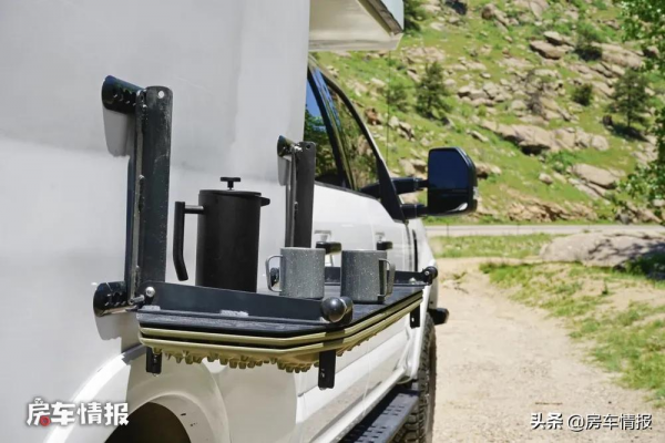 福特新款房車來啦!配3.5T+10AT動力強悍,車門設計特別像裝甲車 福特新款房車來啦!配3.5T+10AT動力強悍,車門設計特別像裝甲車