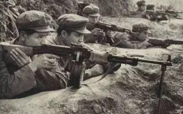 英雄韋昌進:左眼被打出後堅守11小時,對排長喊道:“向我開炮” 英雄韋昌進:左眼被打出後堅守11小時,對排長喊道:“向我開炮”