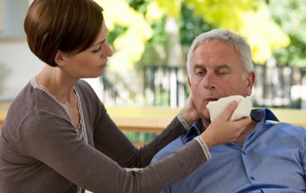 神經內科專家：腦梗來臨，身體3個月前就有“暗示”，別不當回事