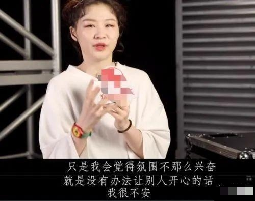 父親患病母親出走、被老師羞辱嘲諷，金靖到底經歷了怎樣的苦難？