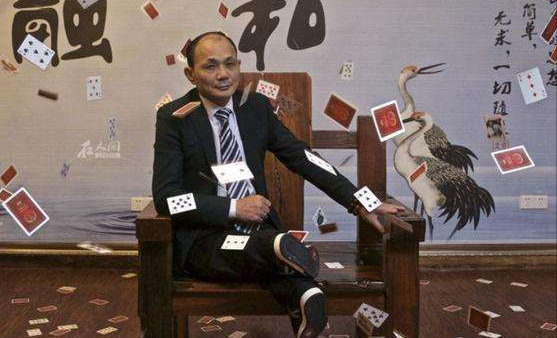 賭王堯建雲：出老千一夜贏600萬，被砍雙腿時，才想起師父那句話