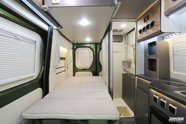 年輕人的第一臺Vanlife露營車,定製車漆+黑化套件,帥氣 年輕人的第一臺Vanlife露營車,定製車漆+黑化套件,帥氣