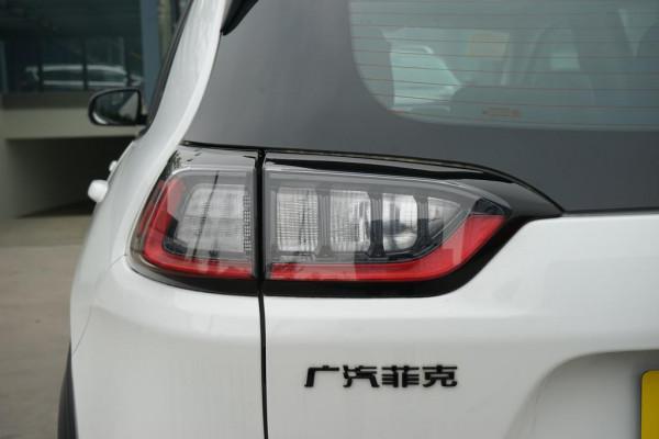 自由光 2.0T 四驅夜鷹版，中型SUV，外觀漂亮，配2.0T發動機