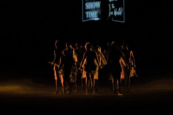 中國首部冰上舞劇《踏冰逐夢》上演，張丹張昊致敬冬奧追夢人